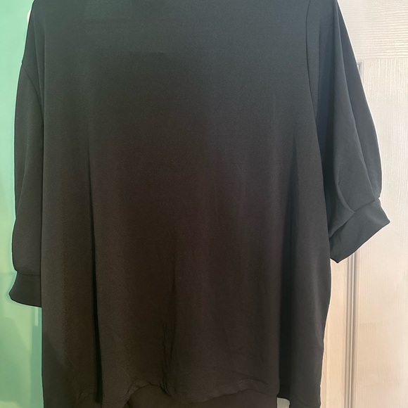 Grey chiffon-like short sleeved top. NWT - Picture 3 of 3